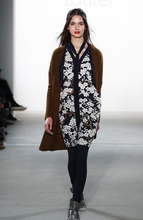 時(shí)尚女裝與鞋帽 穿搭無憂，告別早起挑衣煩惱